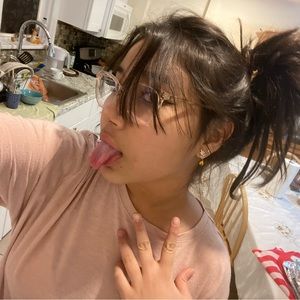 Meet your Posher, Olivia